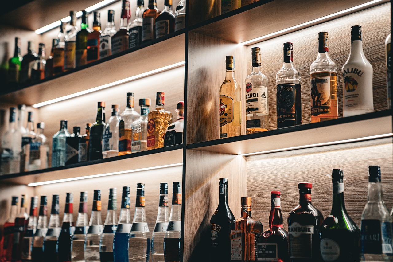 Meubles B2B : équiper sa cave à vin ou son épicerie professionnelle