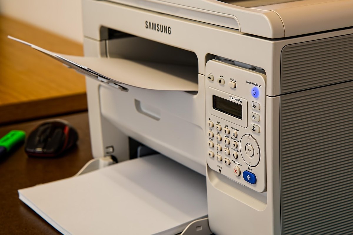 Comment choisir une imprimante pour son bureau : le guide complet